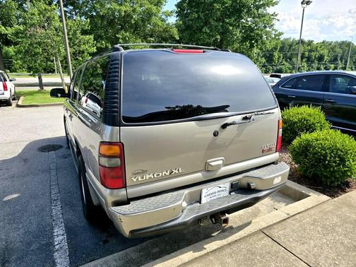 2002 GMC Yukon XL Denali