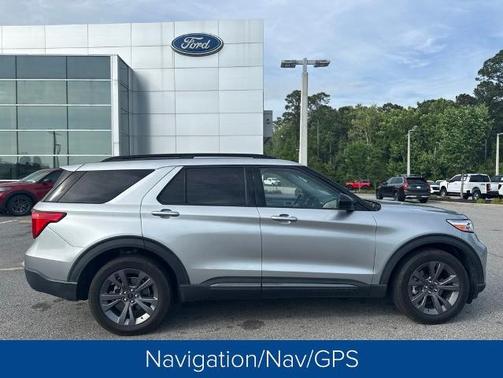 ICONIC SILVER METALLIC 2023 Ford Explorer XLT