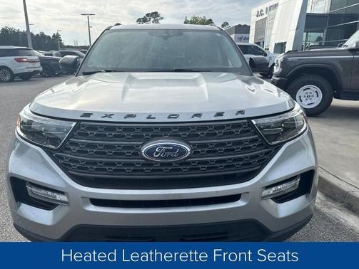 ICONIC SILVER METALLIC 2023 Ford Explorer XLT
