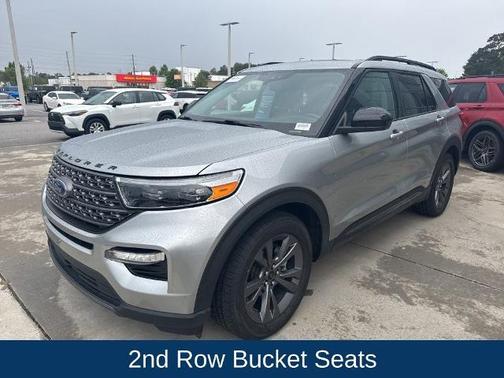 ICONIC SILVER METALLIC 2023 Ford Explorer XLT