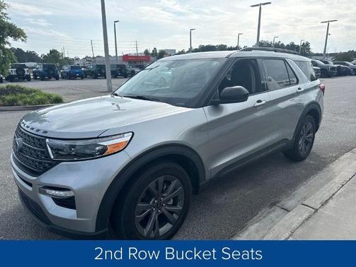 ICONIC SILVER METALLIC 2023 Ford Explorer XLT