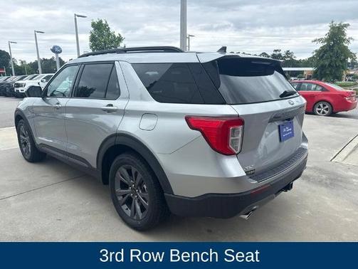 ICONIC SILVER METALLIC 2023 Ford Explorer XLT