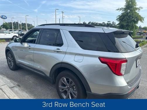 ICONIC SILVER METALLIC 2023 Ford Explorer XLT