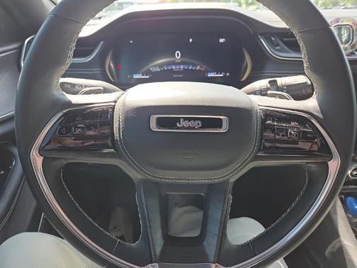 Bright White Clearcoat 2022 Jeep Grand Cherokee OVERLAND