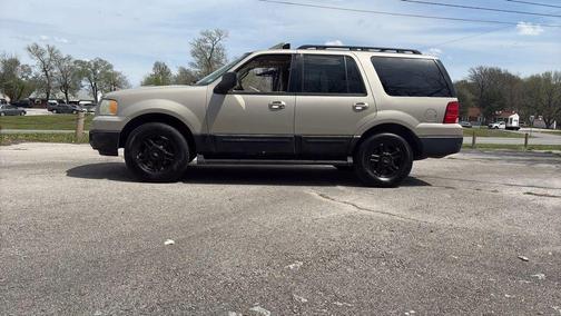 Beige 2005 Ford Expedition XLT Sport
