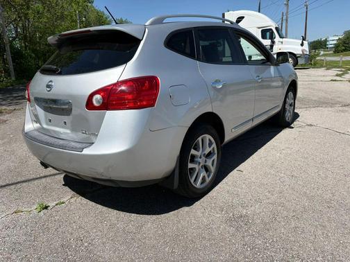 Silver 2011 Nissan Rogue SV