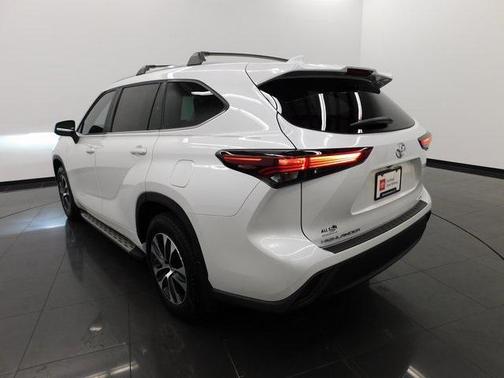 2025 Toyota Highlander Hybrid XLE