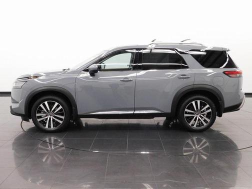 2023 Nissan Pathfinder Platinum FWD