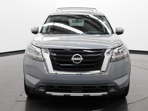 2023 Nissan Pathfinder Platinum FWD