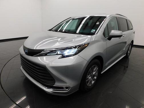 2021 Toyota Sienna XLE 7 Passenger