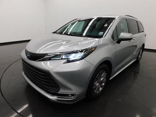 2021 Toyota Sienna XLE 7 Passenger