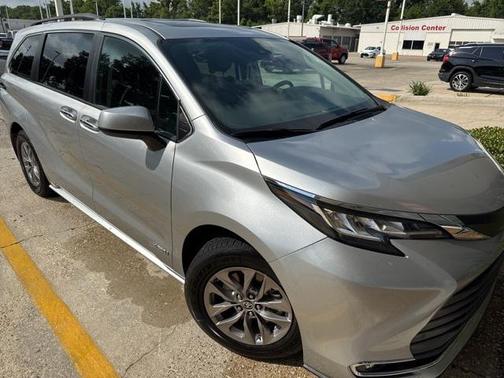 2021 Toyota Sienna XLE 7 Passenger
