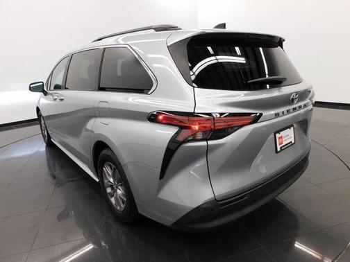 2021 Toyota Sienna XLE 7 Passenger
