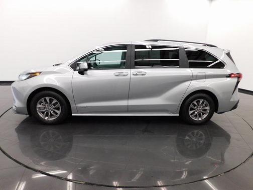 2021 Toyota Sienna XLE 7 Passenger
