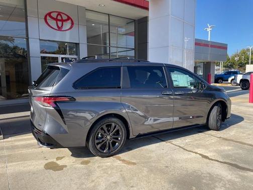 2025 Toyota Sienna XSE 7 Passenger