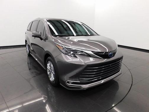 2024 Toyota Sienna Platinum 7 Passenger