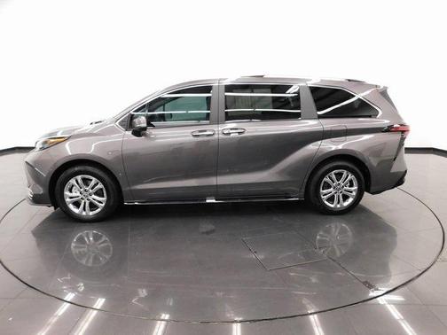 2024 Toyota Sienna Platinum 7 Passenger