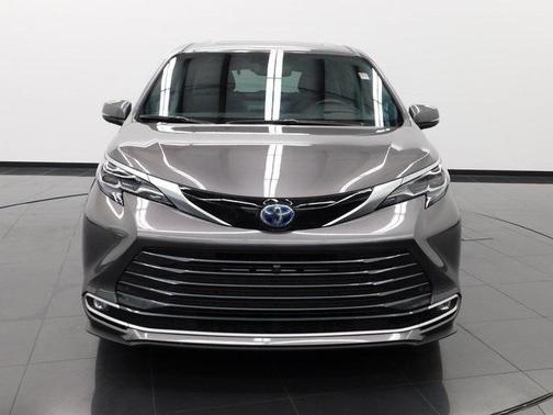 2024 Toyota Sienna Platinum 7 Passenger