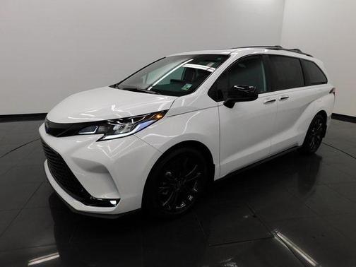 2025 Toyota Sienna XSE 7 Passenger