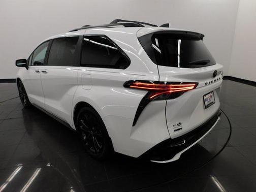 2025 Toyota Sienna XSE 7 Passenger