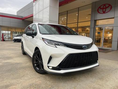 2025 Toyota Sienna XSE 7 Passenger