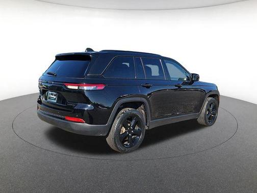 Diamond Black Crystal Pearlcoat 2023 Jeep Grand Cherokee Limited