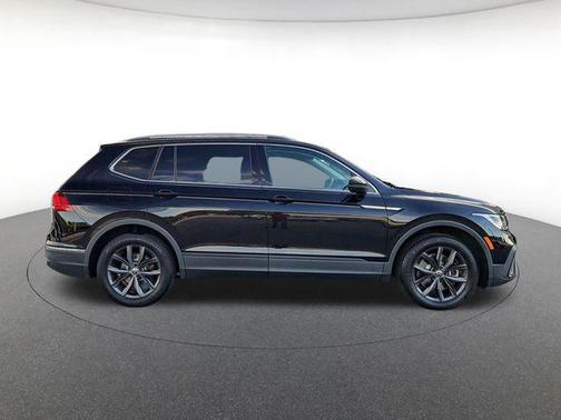 Deep Black 2022 Volkswagen Tiguan 2.0T SE 4MOTION