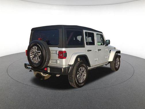 Silver Zynith Clearcoat 2024 Jeep Wrangler 4-Door Sahara 4x4