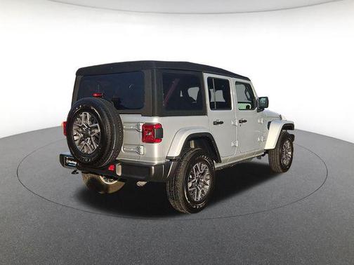 Silver Zynith Clearcoat 2024 Jeep Wrangler 4-Door Sahara 4x4