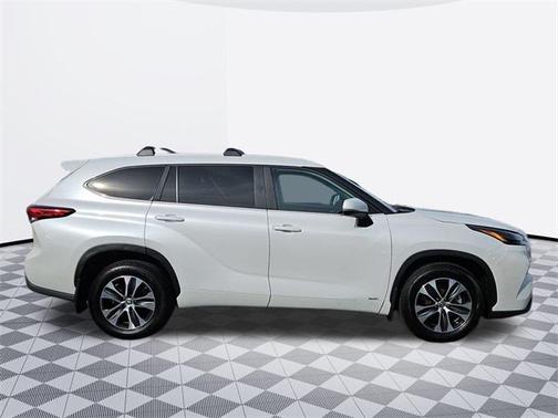 2023 Toyota Highlander Hybrid XLE