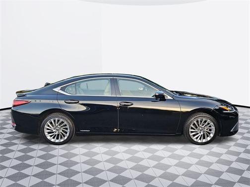 2019 Lexus ES 300h Ultra Luxury