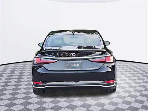 2019 Lexus ES 300h Ultra Luxury