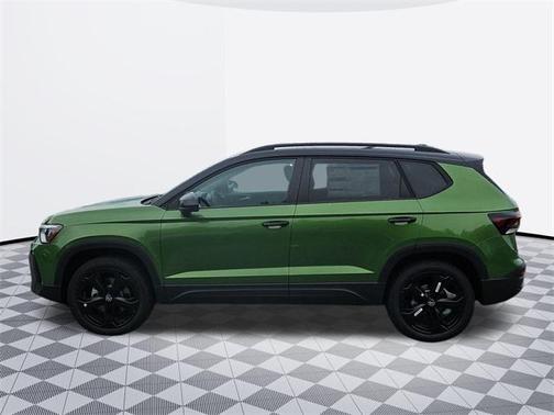 2025 Volkswagen Taos 1.5T SE Black