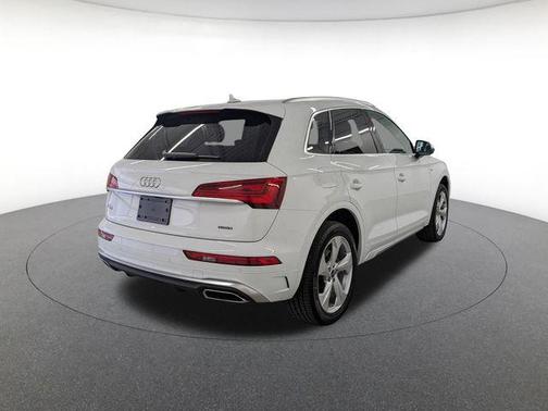 Glacier White Metallic 2025 Audi Q5 45 S line Premium Plus