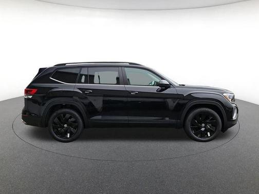 Deep Black 2026 Volkswagen Atlas 2.0T SE w/Technology 4MOTION