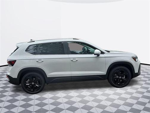2025 Volkswagen Taos 1.5T SEL