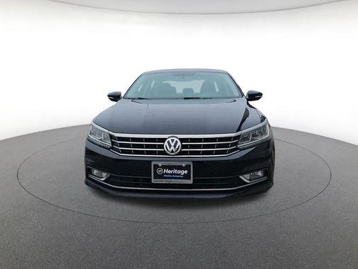 Black Uni 2016 Volkswagen Passat 1.8T SE