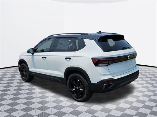 2025 Volkswagen Taos 1.5T SE Black