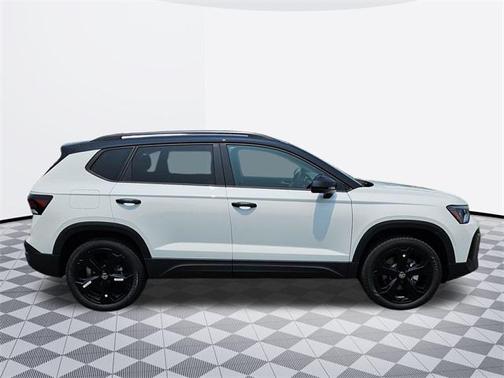 2025 Volkswagen Taos 1.5T SE Black