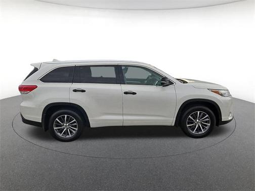 2017 Toyota Highlander SE