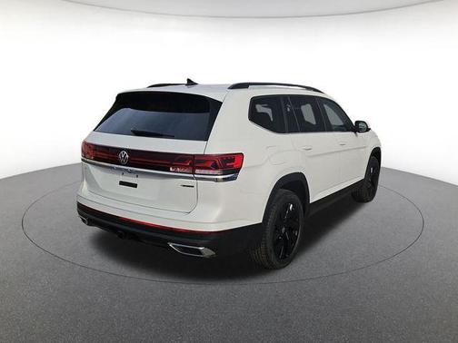 Opal White 2026 Volkswagen Atlas 2.0T SE w/Technology 4MOTION