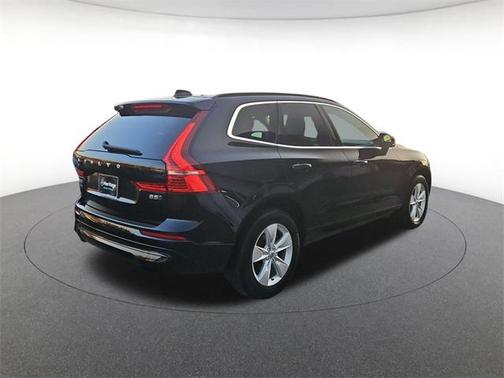 2022 Volvo XC60 B5 Momentum