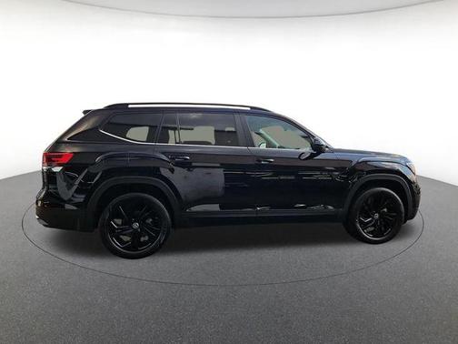 Deep Black 2023 Volkswagen Atlas 3.6L SE w/Technology