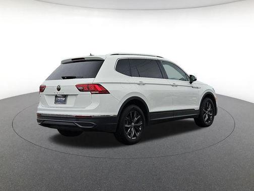 Pure White 2024 Volkswagen Tiguan 2.0T SE