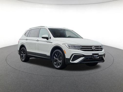 Pure White 2024 Volkswagen Tiguan 2.0T SE