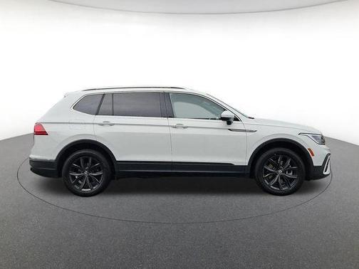 Pure White 2024 Volkswagen Tiguan 2.0T SE