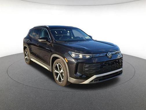 Deep Black 2026 Volkswagen Tiguan 2.0T SE
