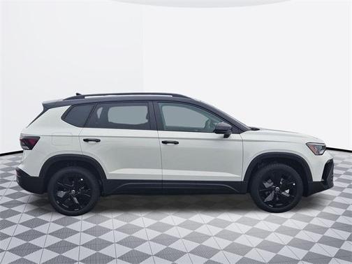 2025 Volkswagen Taos 1.5T SE Black