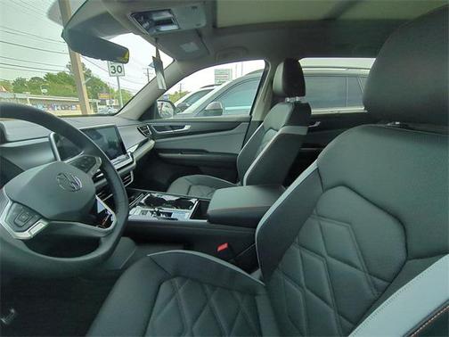 2025 Volkswagen Atlas 2.0T SE w/Technology 4MOTION