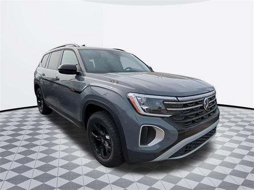 2025 Volkswagen Atlas 2.0T SE w/Technology 4MOTION